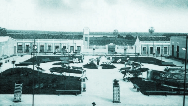 PRAÇA DR. LEITE, ARACATI - CEARÁ. Acervo: Antero Pereira Filho.